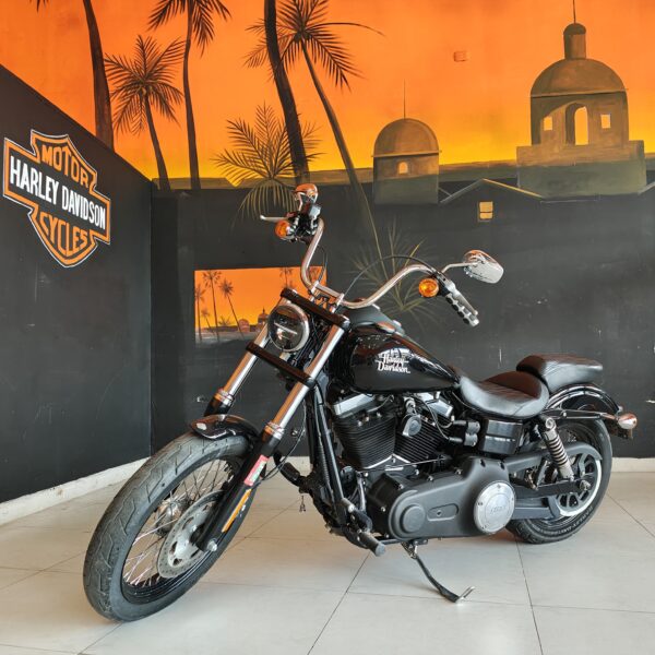 HARLEY DAVIDSON - Street Bob