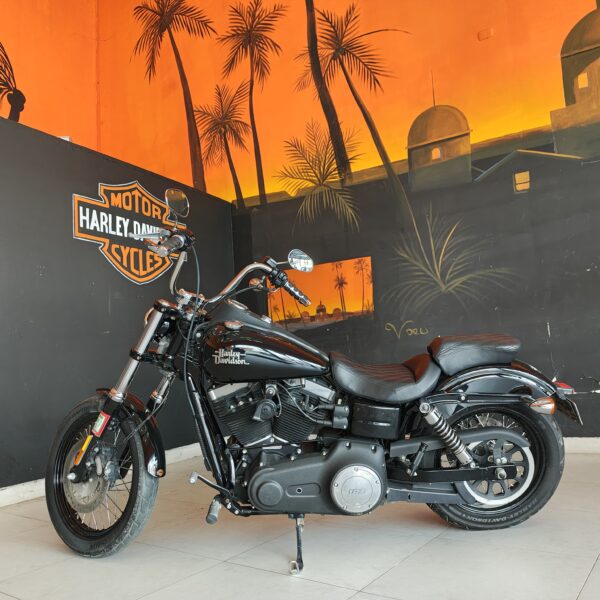 HARLEY DAVIDSON - Street Bob - Image 4