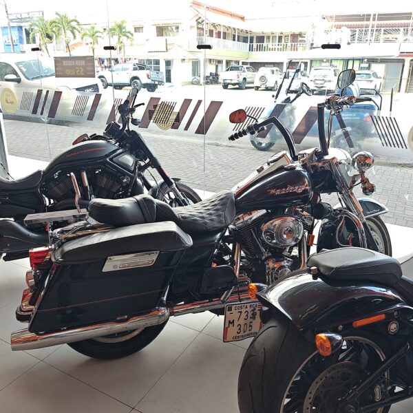 HARLEY DAVIDSON - Street Bob - Image 2